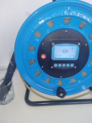 Aparat profesional testare apă cu sondă submersibilă și cablu pe tambur | Conductivitate + temperatură