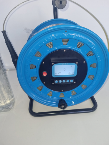 Aparat profesional testare apă cu sondă submersibilă și cablu pe tambur | Conductivitate + temperatură