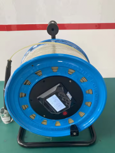 Aparat profesional testare apă cu sondă submersibilă și cablu pe tambur | Conductivitate + temperatură