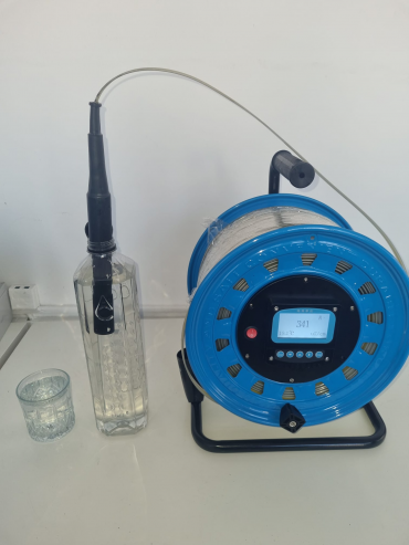 Aparat profesional testare apă cu sondă submersibilă și cablu pe tambur | Conductivitate + temperatură