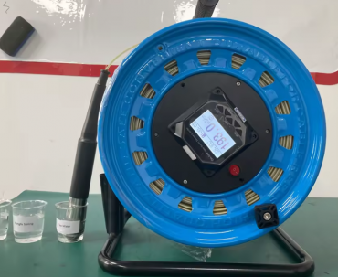 Aparat profesional testare apă cu sondă submersibilă și cablu pe tambur | Conductivitate + temperatură