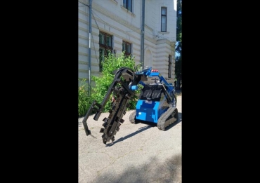 Inchiriere Mini Buldoexcavator cu Telecomanda