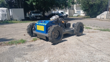 Roboți de Tuns Iarbă cu Telecomandă – Disponibil Imediat