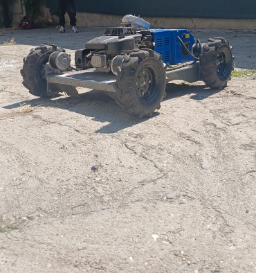 Roboți de Tuns Iarbă cu Telecomandă – Disponibil Imediat