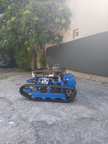 Roboți de Tuns Iarbă cu Telecomandă – Disponibil Imediat