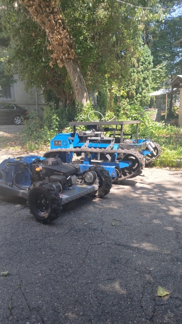 Roboți de Tuns Iarbă cu Telecomandă – Disponibil Imediat